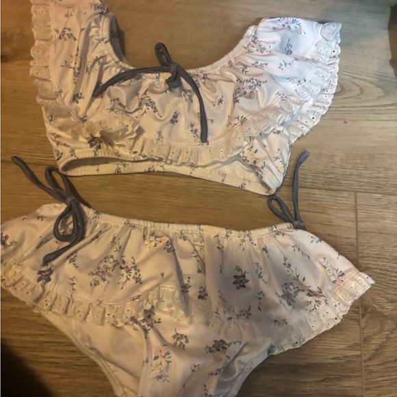 Well dressed wolf wilding girls 6/7 bikini lot - Picture 5 of 6